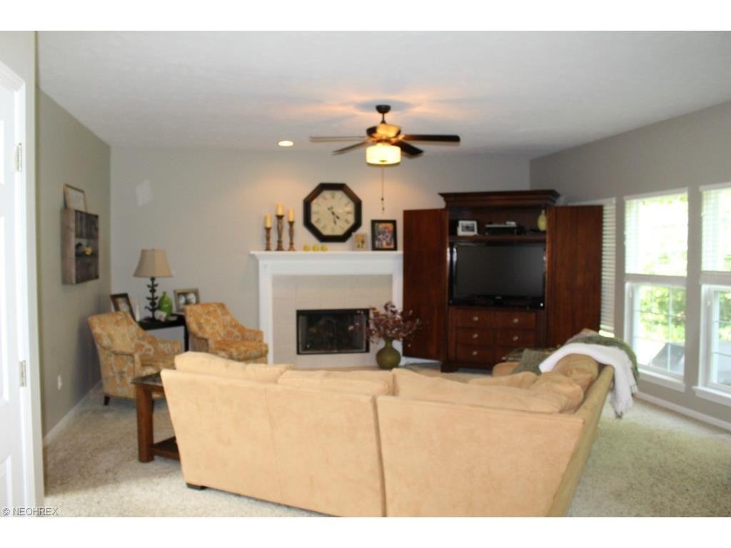 1687 Elm Dr - Photo 3 of 8