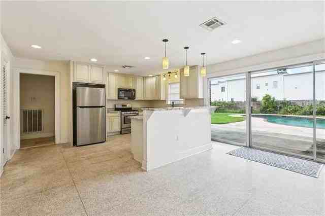 1701 Live Oak Street - Photo 6 of 21