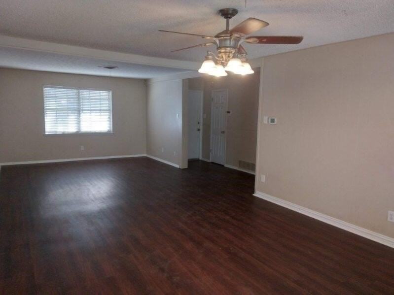 913 Irwin Dr - Photo 3 of 8