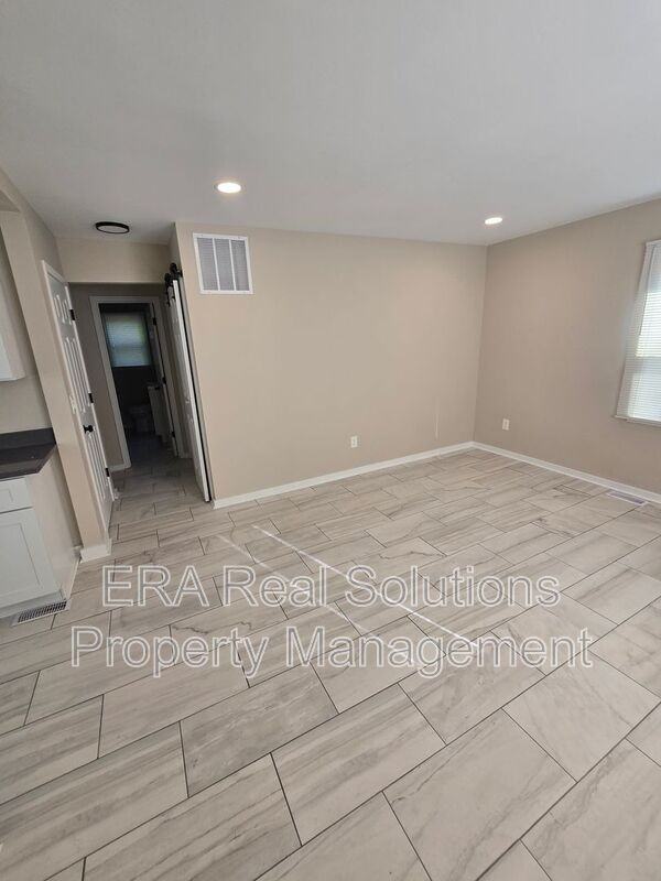 238 Whitethorne Ave - Photo 2 of 27