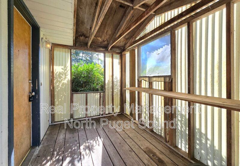 1713 1st St - Photo 2 of 25