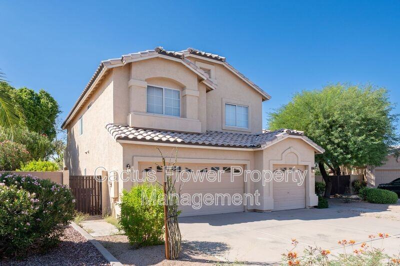 970 N Willow St - Photo 2 of 47