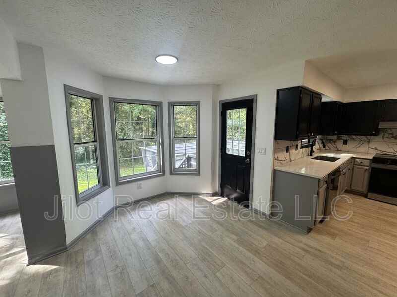 63 Lakeview Ln - Photo 5 of 21