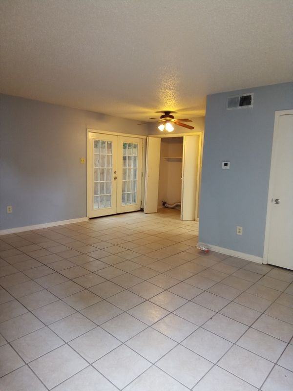 241 Helen St ##D - Photo 2 of 8