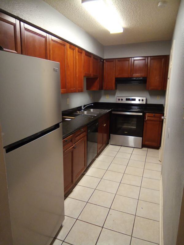 241 Helen St ##D - Photo 3 of 8