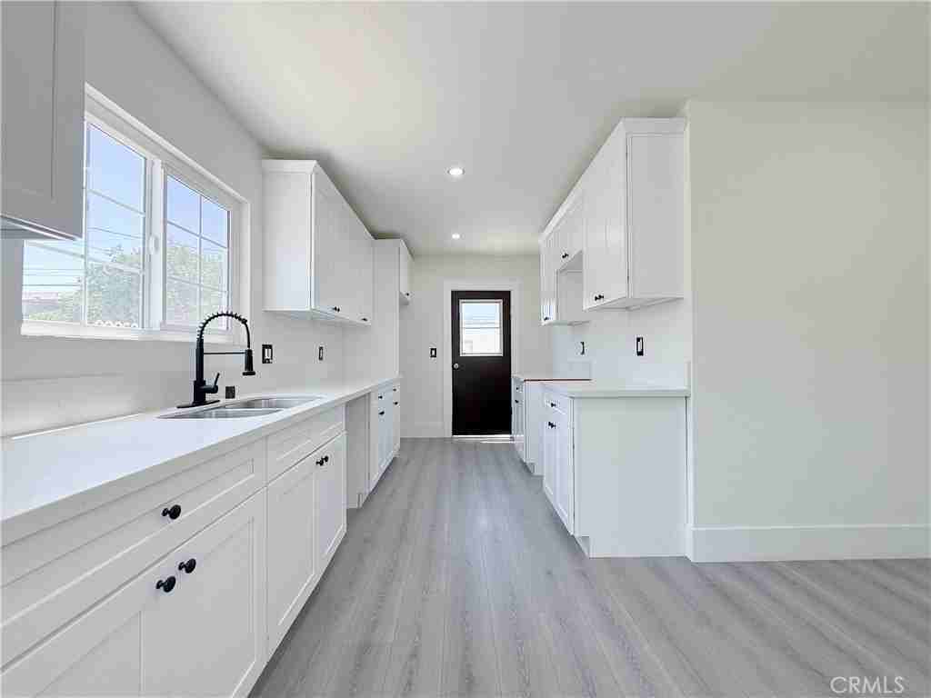 6805 Arbutus Ave - Photo 3 of 20