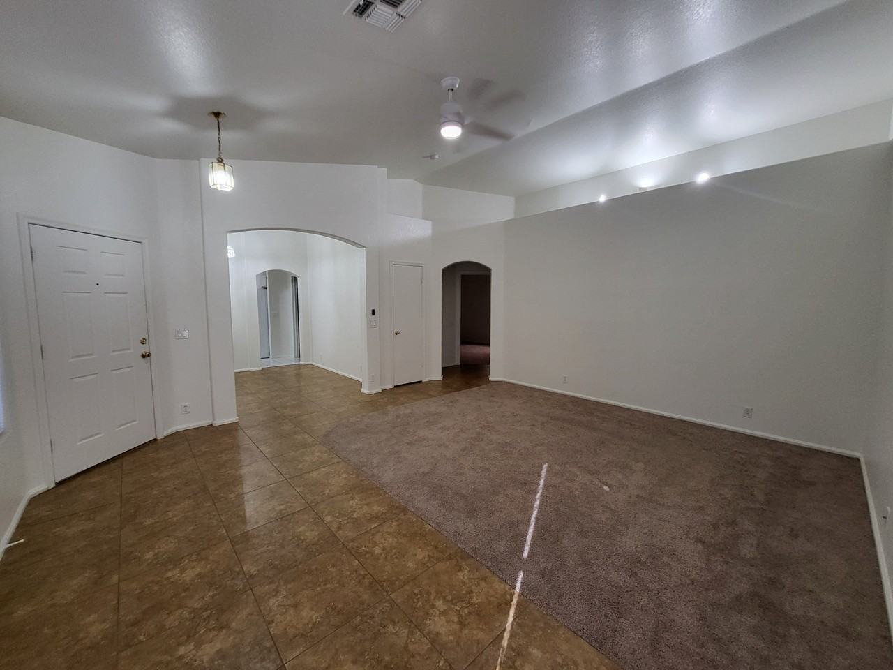 8763 W Paradise Dr - Photo 2 of 20