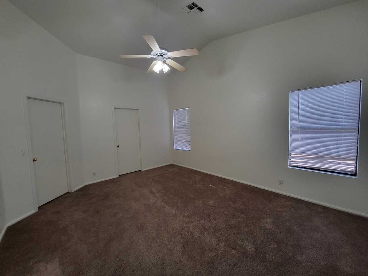 8763 W Paradise Dr - Photo 6 of 20