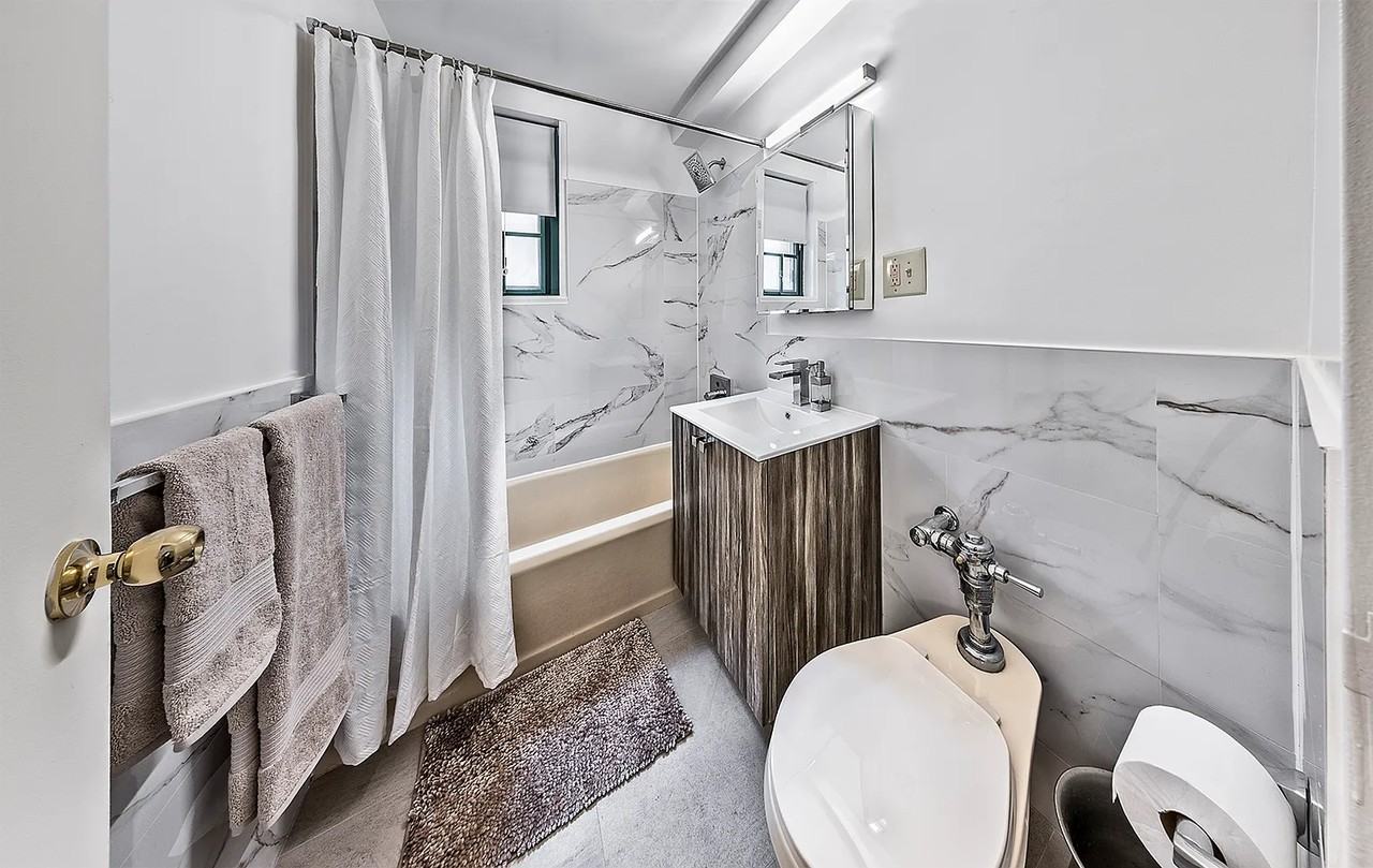 1450 Parkchester Rd - Photo 2 of 4