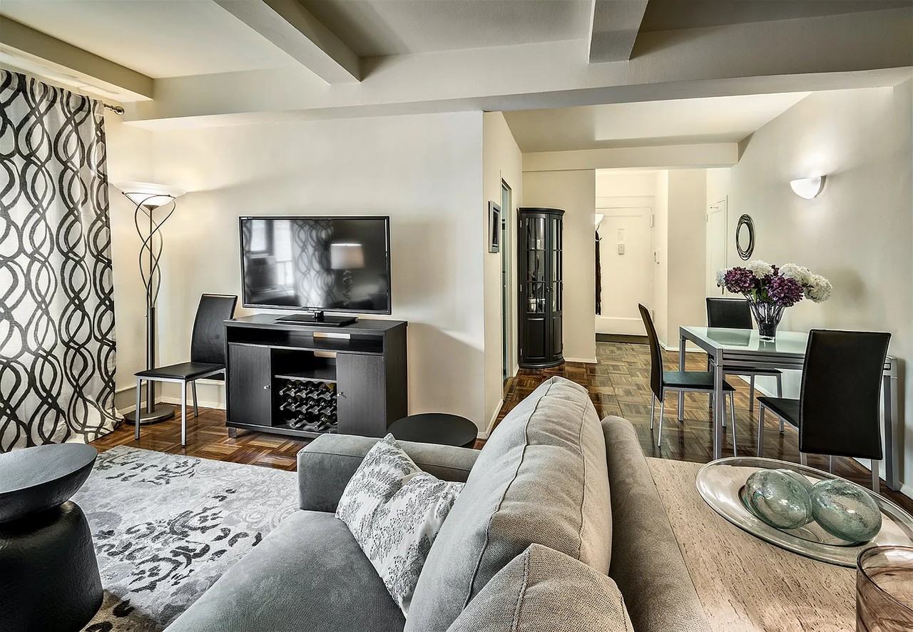 1450 Parkchester Rd - Photo 3 of 4