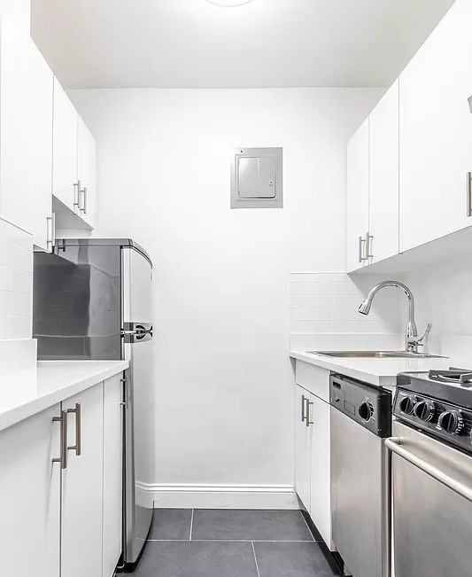 E 35th St #5I - Photo 3 of 8