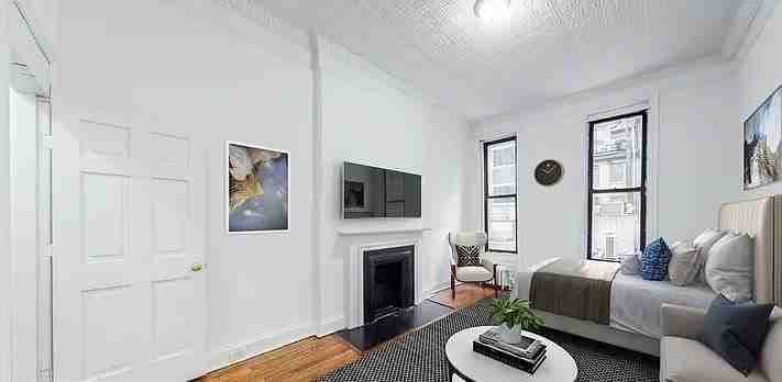 E 46th St #3FR - Photo 3 of 7