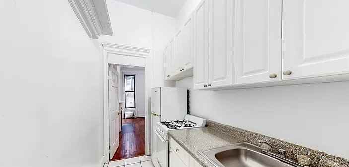 E 46th St #3FR - Photo 6 of 7