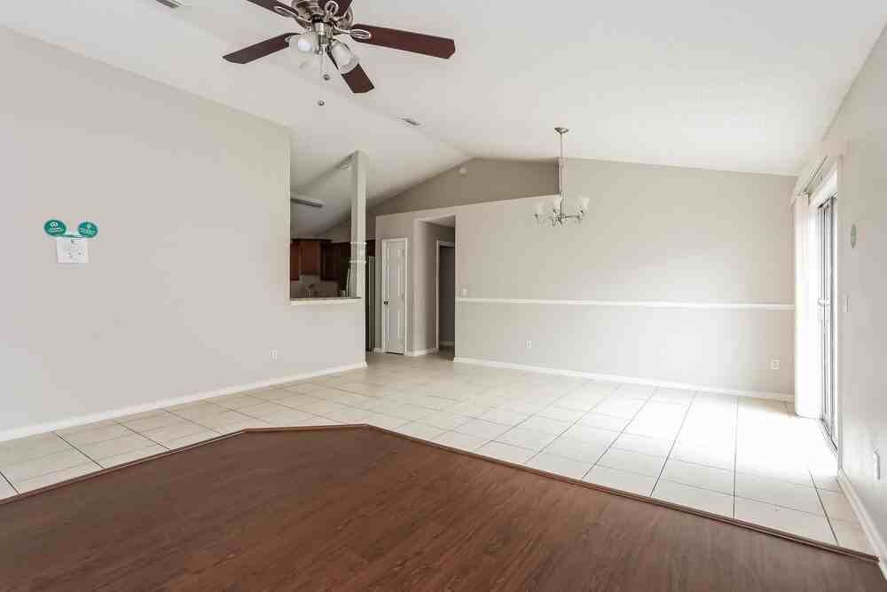 11214 Mikris Dr S - Photo 4 of 16