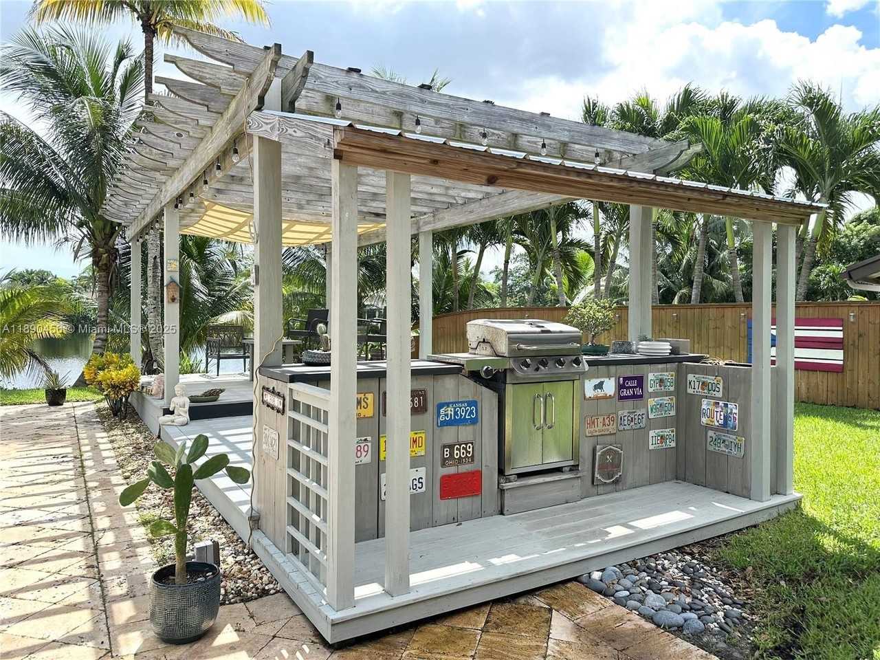 960 Bayberry Point Dr - Photo 3 of 43