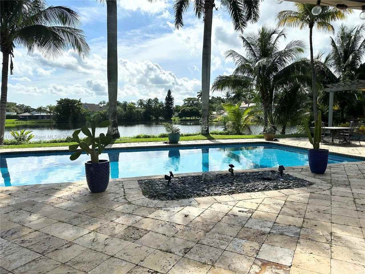 960 Bayberry Point Dr - Photo 5 of 43