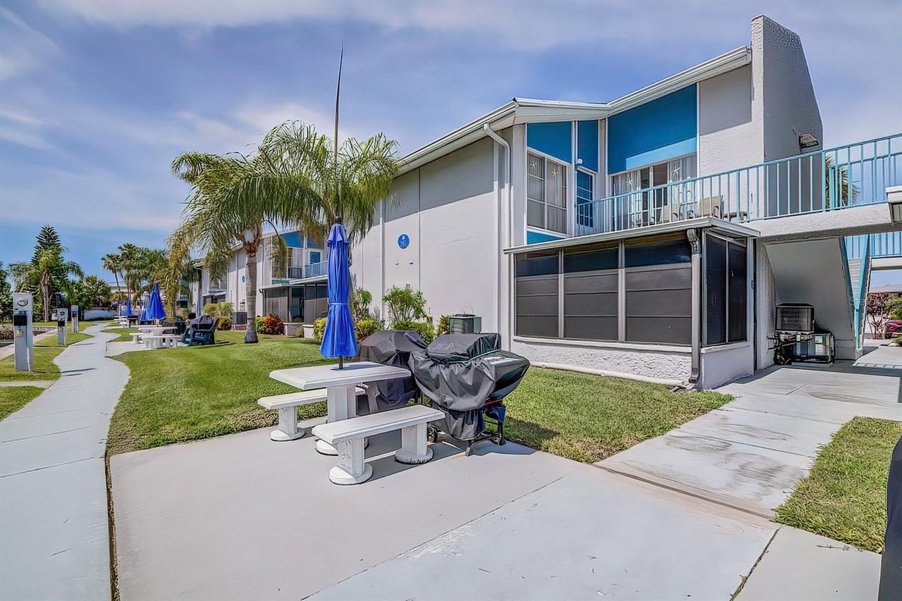 161 Medallion Blvd #E - Photo 3 of 19