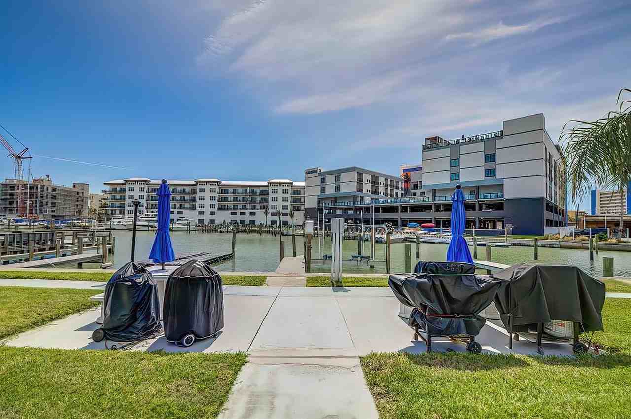 161 Medallion Blvd #E - Photo 4 of 19