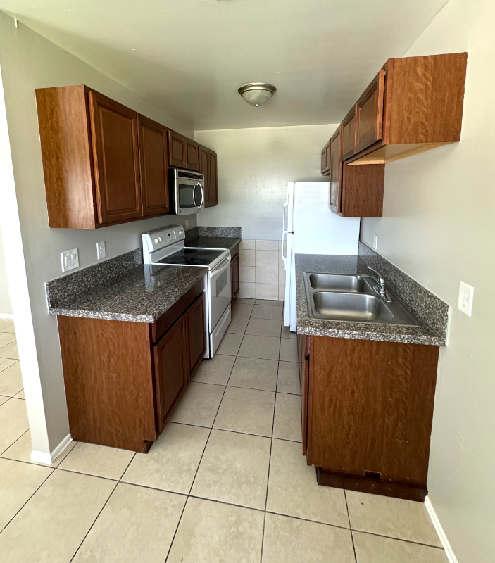 8257 Beacon Blvd - Photo 3 of 5