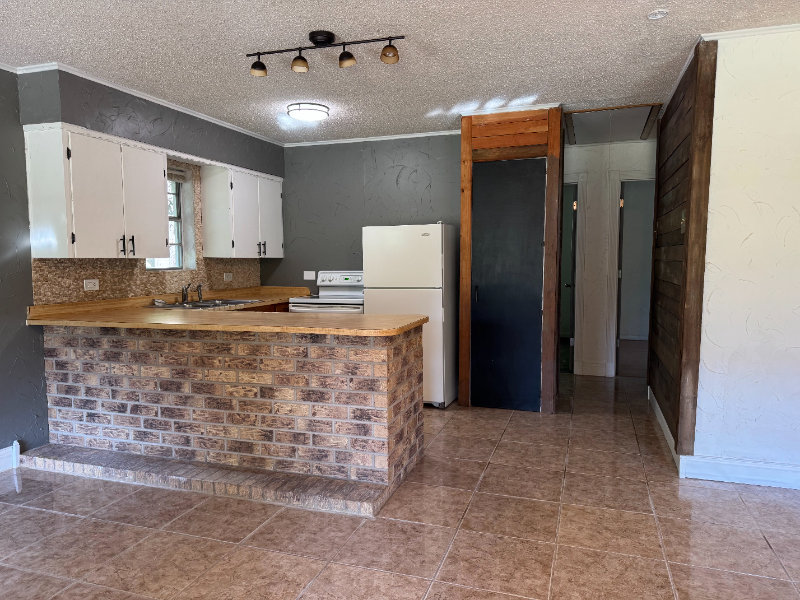 10021 Northview Dr - Photo 3 of 15