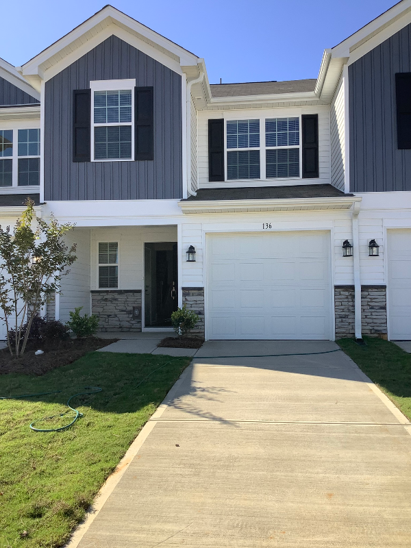 136 Plumtree Circle - Photo 2 of 20