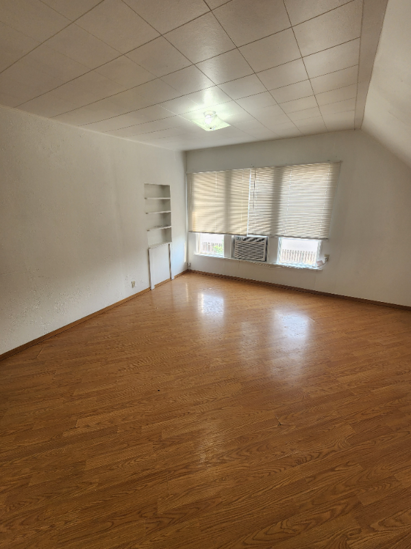 1268 Sycamore St #B - Photo 2 of 6