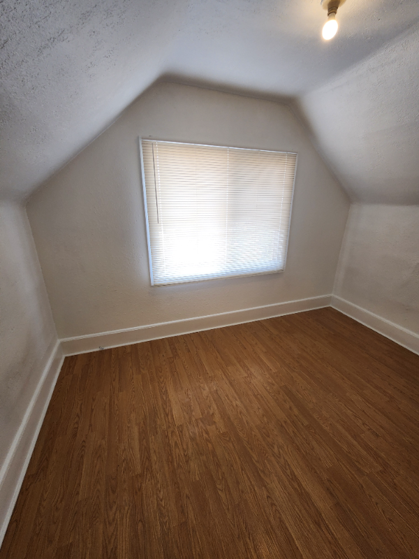 1268 Sycamore St #B - Photo 3 of 6