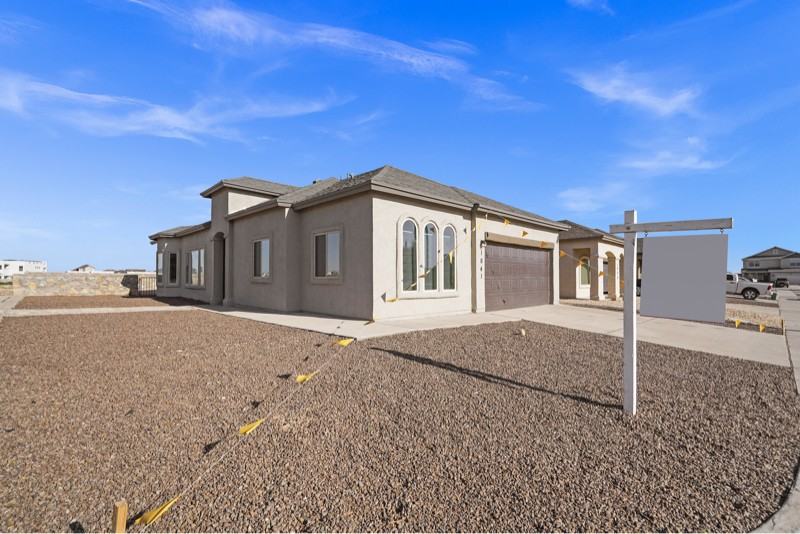 1041 Summer Lake Street - Photo 2 of 22