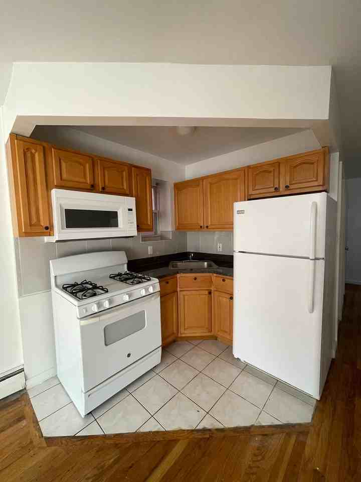 1751 Undercliff Ave #1 - Photo 2 of 11