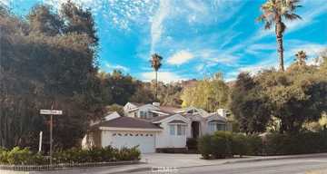 featured image of 2255 E Chevy Chase Dr