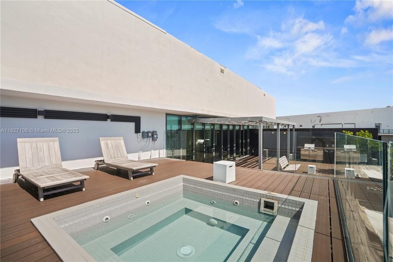 650 Northeast 32nd Street - Photo 2 of 50