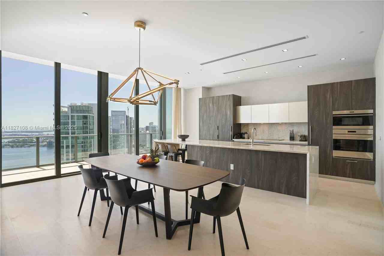 650 Northeast 32nd Street - Photo 4 of 50