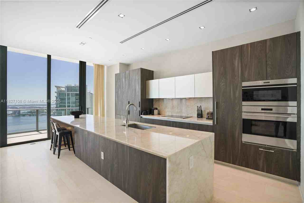 650 Northeast 32nd Street - Photo 7 of 50