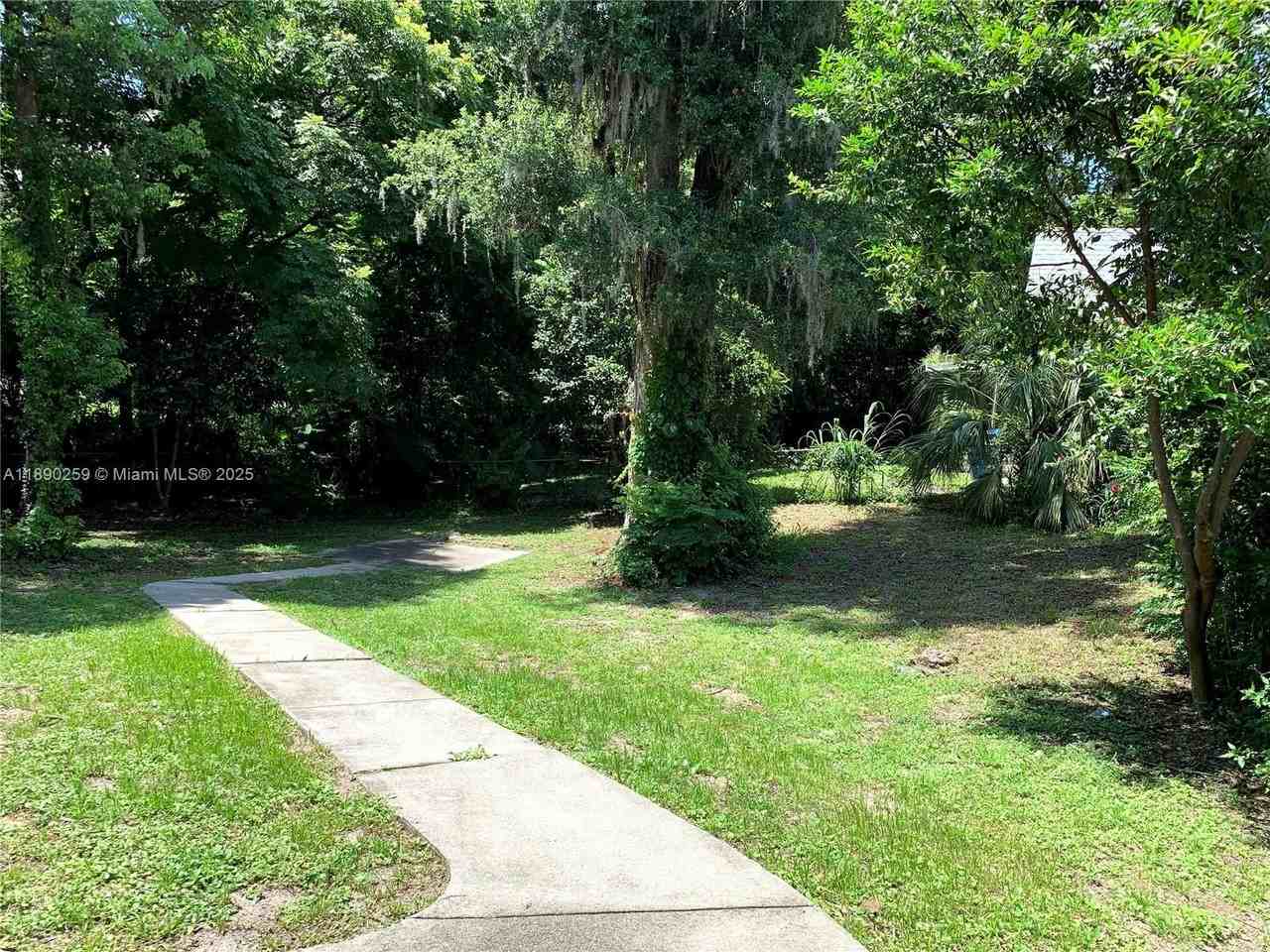 325 E Plymouth Ave #0 - Photo 5 of 39