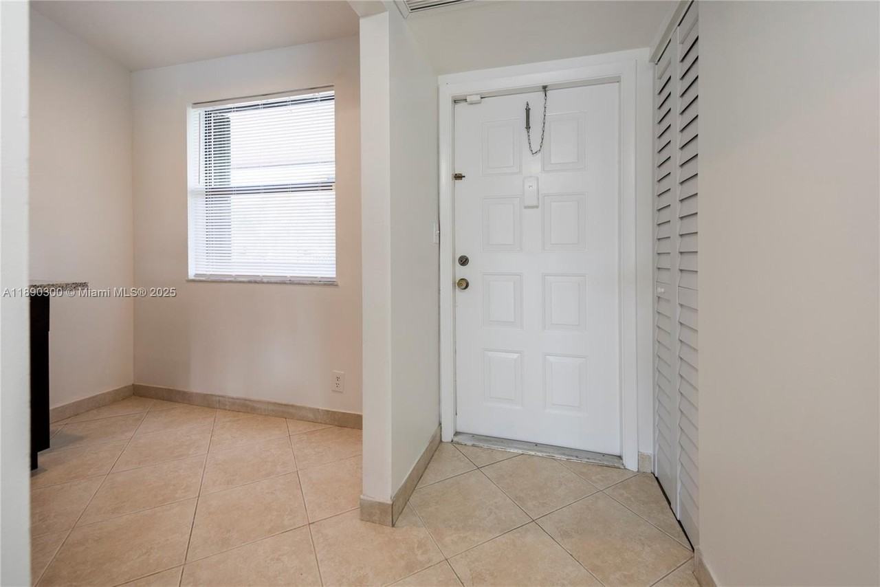 9876 Nob Hill Ct #9876 - Photo 4 of 23