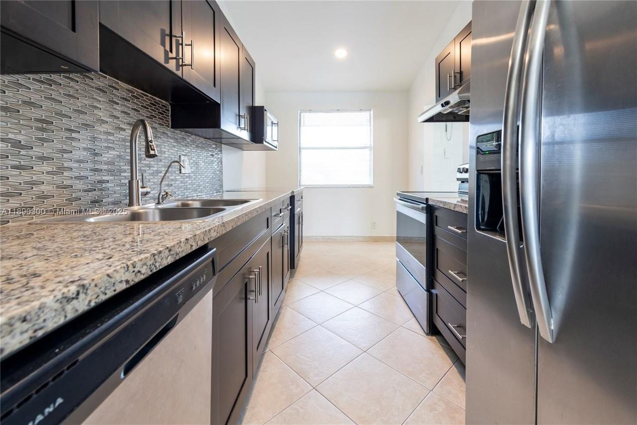 9876 Nob Hill Ct #9876 - Photo 6 of 23