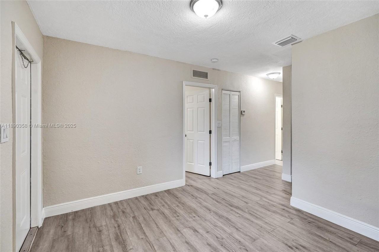 2731 Nw 1st St #3 - Photo 7 of 20