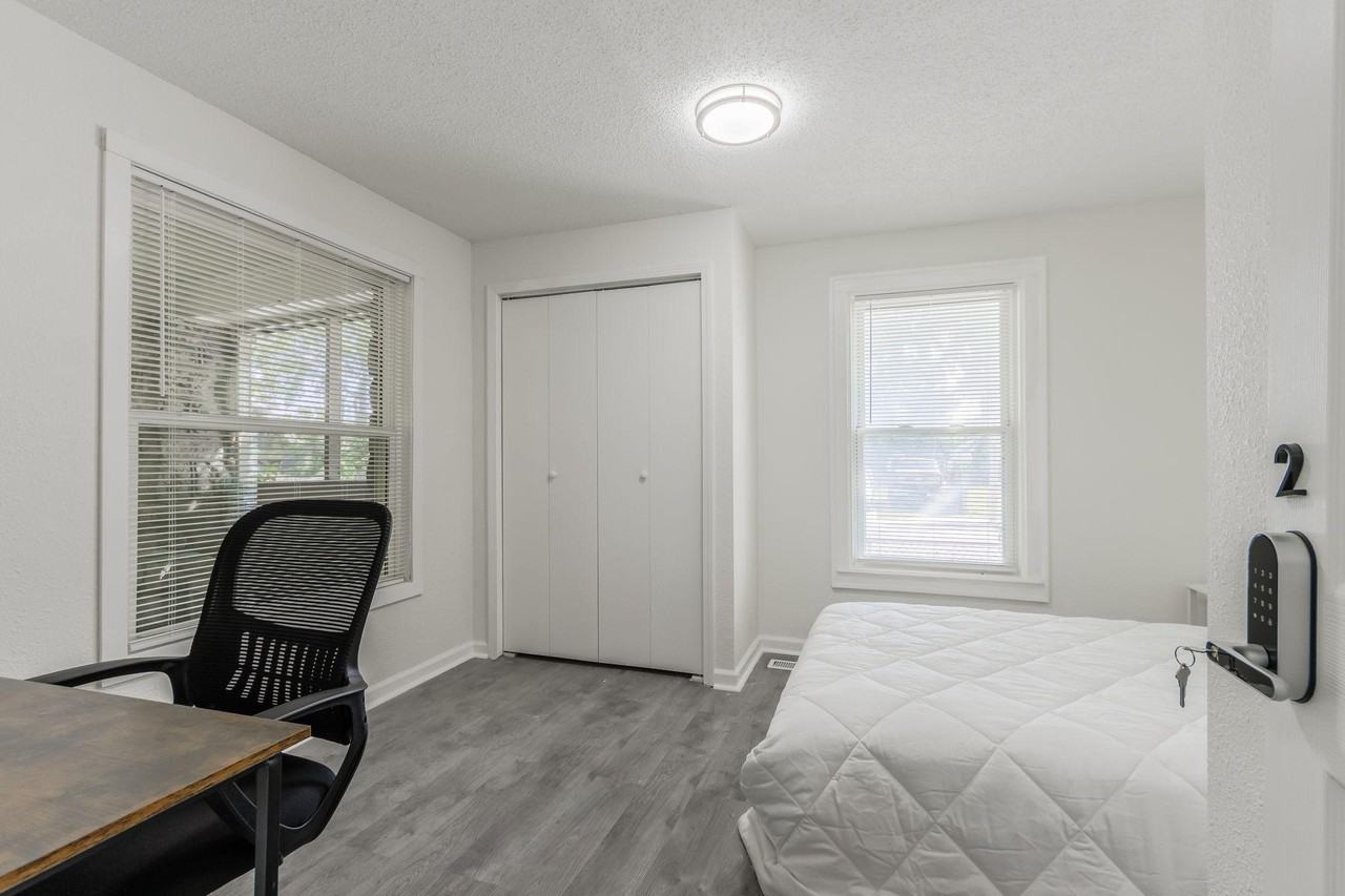 E 28th St - Photo 3 of 5