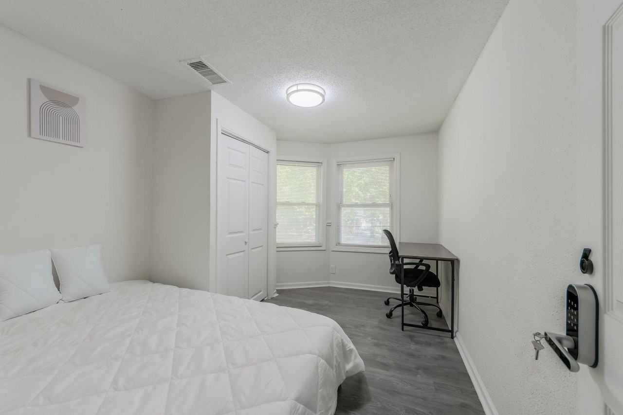 E 28th St - Photo 5 of 5