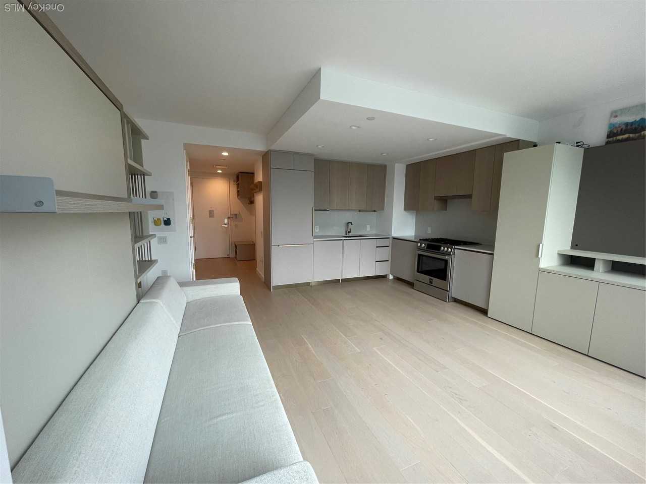 2315 44th Dr - Photo 2 of 7