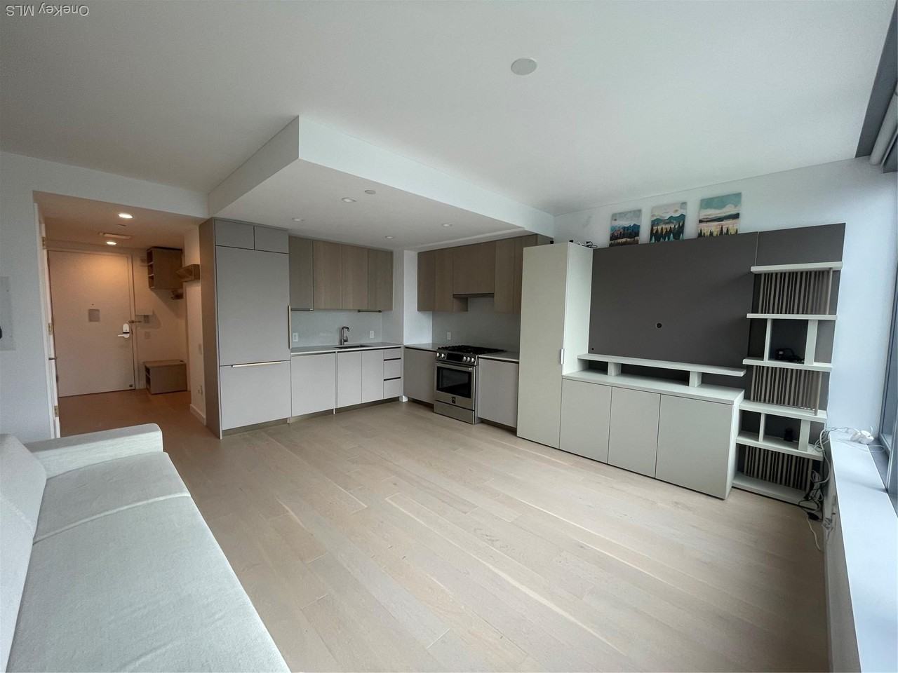 2315 44th Dr - Photo 3 of 7