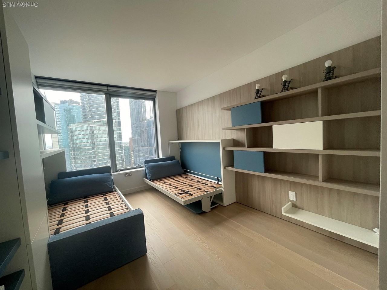 2315 44th Dr - Photo 4 of 7