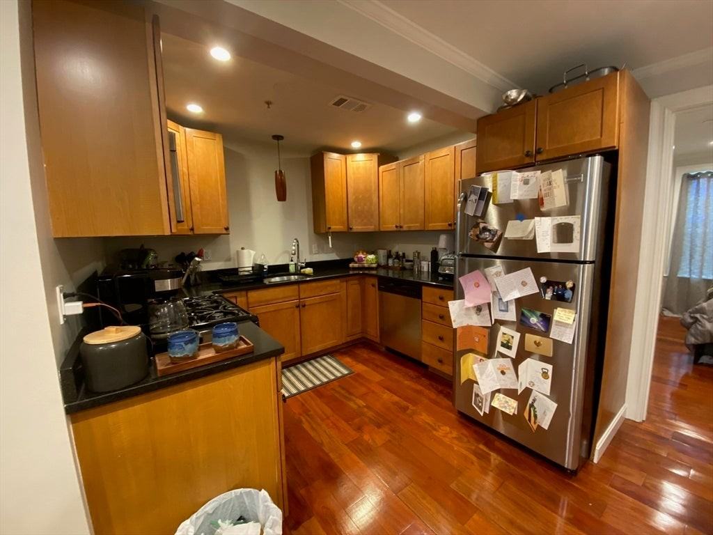 92 Pleasant St - Photo 4 of 11