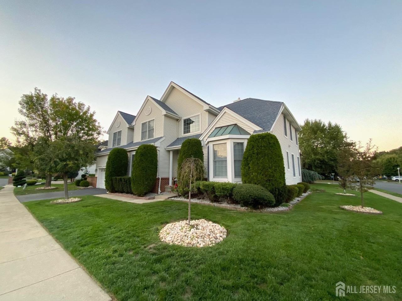 2 Hampshire Pl - Photo 2 of 45