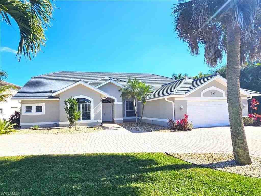 300 Wentworth Ct - Photo 4 of 39