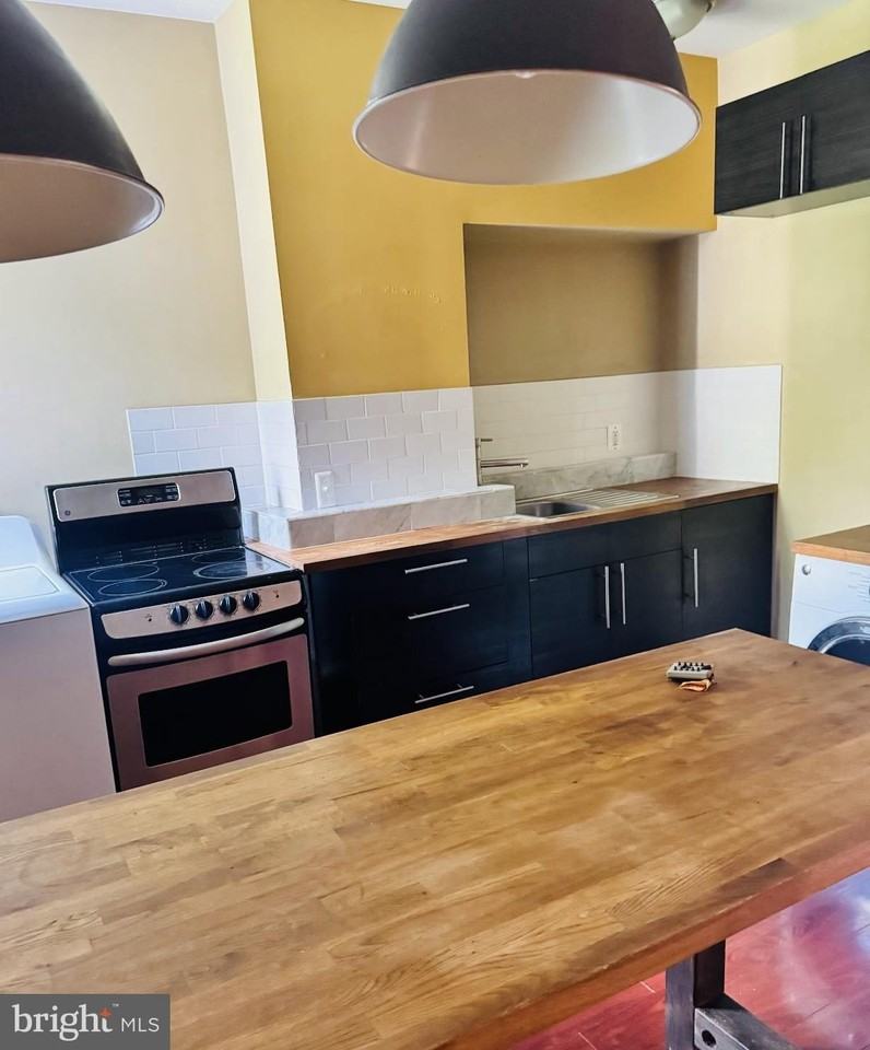 1913 Page Street #1 - Photo 3 of 7