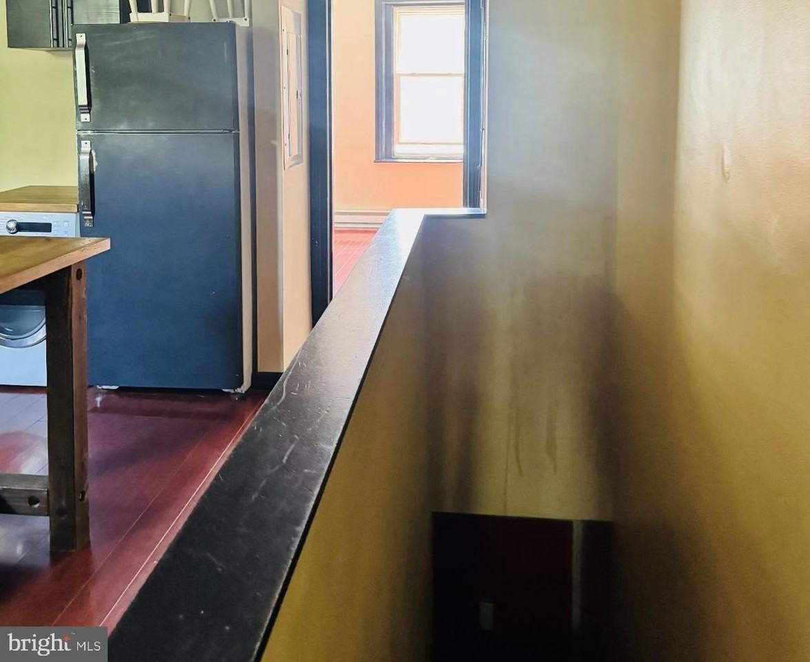 1913 Page Street #1 - Photo 5 of 7