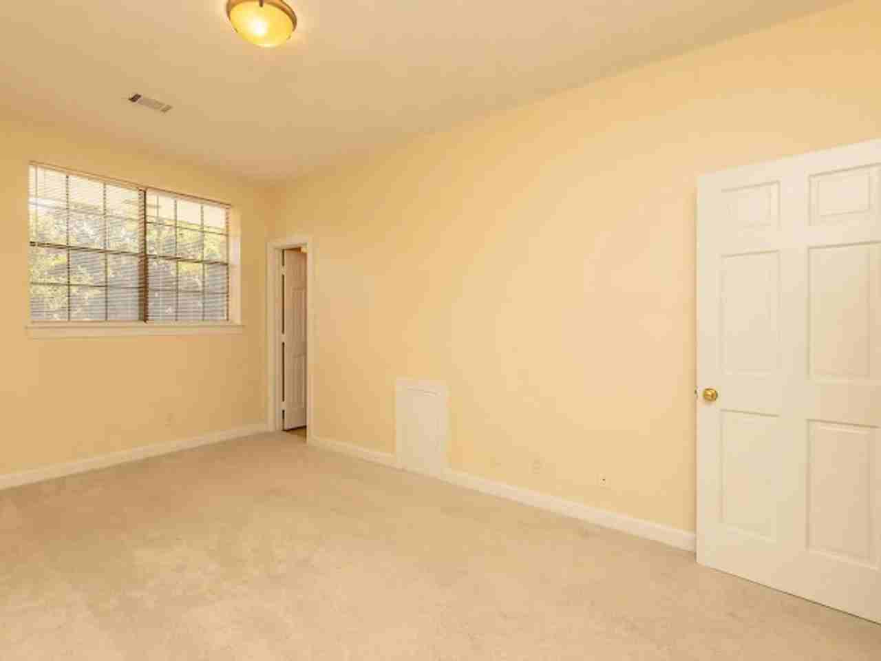 Astor Arms - Photo 5 of 16