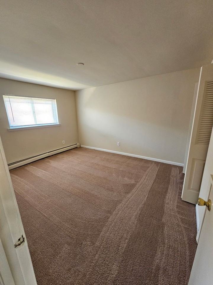 HOLLY GARDEN APARTMENTS - Photo 7 of 10