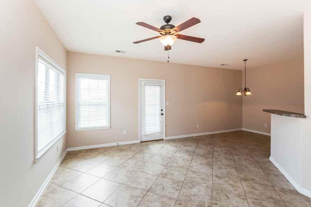 5774 Bedford Loop E - Photo 3 of 15